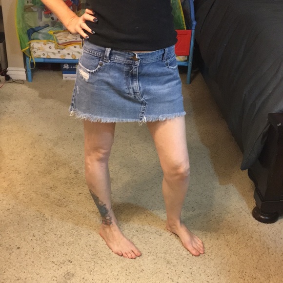 Hollister Dresses & Skirts - Great cond Hollister distressed jean skirt